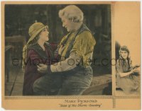 1f0715 TESS OF THE STORM COUNTRY LC 1922 c/u of pretty Mary Pickford staring lovingly at old man!