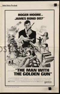 1f1885 MAN WITH THE GOLDEN GUN pressbook 1974 art of Roger Moore as James Bond by Robert McGinnis!