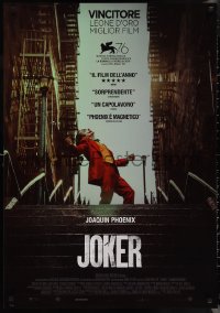 1g0719 JOKER Italian 1sh 2019 great image of Joaquin Phoenix as the DC villain at top of stars!