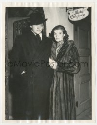 1j1487 KATHARINE HEPBURN/DOUGLAS FAIRBANKS JR 6.5x8.5 news photo 1933 leaving Lasky's beach home!