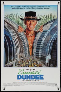 1k1133 CROCODILE DUNDEE 1sh 1986 cool art of Paul Hogan looming over New York City by Daniel Goozee!