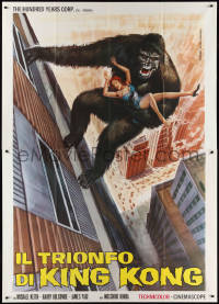 1p0397 KING KONG VS. GODZILLA Italian 2p 1973 different Piovano art of just the ape carrying girl!