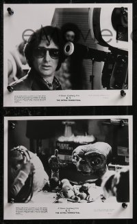 1p1124 E.T. THE EXTRA TERRESTRIAL English presskit w/ 7 stills 1982 Spielberg, Thomas, Barrymore