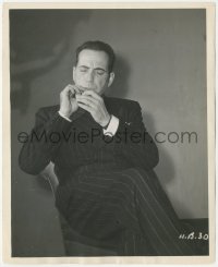 1t2243 HUMPHREY BOGART 8.25x10 still 1945 cool Warner Bros publicity portrait for The Big Sleep!