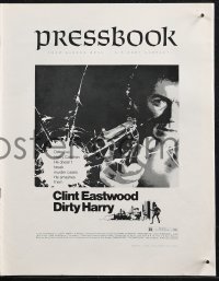 1t0157 DIRTY HARRY pressbook 1971 great c/u of Clint Eastwood pointing gun, Don Siegel crime classic