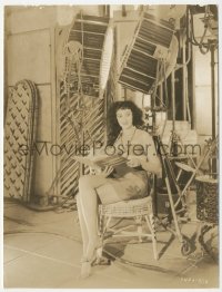 1y1948 ISLAND OF LOST SOULS candid 7x9.25 still 1933 Panther Woman Kathleen Burke reading her script!