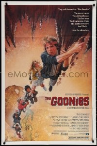 1y0724 GOONIES 1sh 1985 wonderful Drew Struzan art of top cast hanging from stalactite!