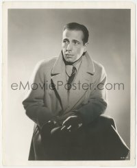 2b1774 HUMPHREY BOGART 8.25x10 still 1940s great Warner Bros studio portrait in trench coat!