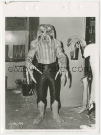 2b1776 I MARRIED A MONSTER FROM OUTER SPACE candid 8x11 key book still 1958 alien behind the scenes!