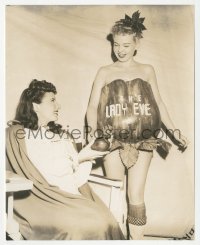 2b1802 LADY EVE candid 7.75x9.5 still 1941 Barbara Stanwyck by girl in apple costume by Hal McAlpin!