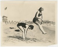 2b1843 MYRNA LOY/JANE WINTON 8x10 still 1926 young screen vamps practicing stunts on the beach!