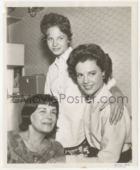 2b1844 NATALIE WOOD/LANA WOOD 8.25x10 still 1960 great portrait of the acting sisters & their mom!