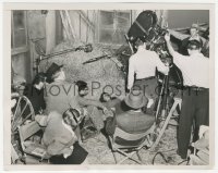 2b1850 OUTLAW 7.25x9 news photo 1941 Jane Russell & Buetel filmed in hay, rare aborted first release!