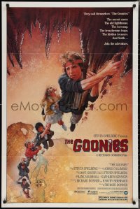 2b1080 GOONIES 1sh 1985 wonderful Drew Struzan art of top cast hanging from stalactite!