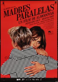 2c0455 PARALLEL MOTHERS DS Spanish 2021 Pedro Almodovar, Cruz hugging Smith wearing stripes!