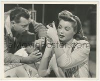 2f1866 EASY TO WED candid deluxe 8.25x10 still 1946 Esther Williams fixing makeup between scenes!