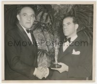 2f1888 FRANK CAPRA 7.25x8.25 news photo 1939 receiving Oscar for You Can't Take It With You!