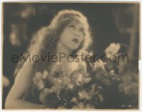 2f1966 MERRY WIDOW deluxe 7.5x9.5 still 1925 wonderful portrait of angelic Mae Murray holding roses!