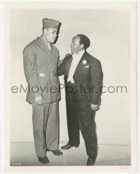 2j1788 JOE LOUIS/EDDIE ANDERSON 8x10 still 1943 U.S. Army Sergeant visiting his friend in Hollywood!