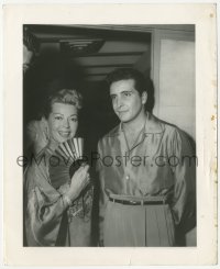 2j1795 LANA TURNER 8.25x10 still 1957 at a party with gangster boyfriend Johnny Stompanato!