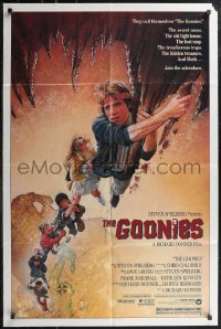 2j1083 GOONIES 1sh 1985 wonderful Drew Struzan art of top cast hanging from stalactite!