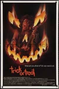 2k1393 TRICK OR TREAT 1sh 1986 great art of Tony Fields in flaming jack-o-lantern face!