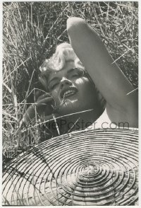 2p1663 JAYNE MANSFIELD deluxe English 8x12 news photo 1950s Monroe-like sun bather by Woodfield!