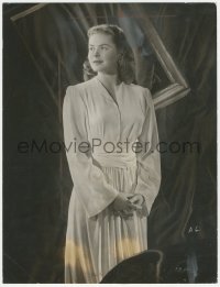 2p1687 NOTORIOUS deluxe 10.25x13.5 still 1946 Hitchcock, full-length femme fatale Ingrid Bergman!