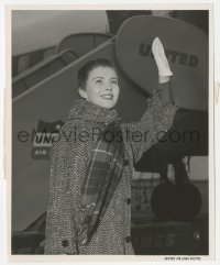 2p1894 JEAN SEBERG 8x10 news photo 1957 flying home to Des Moines after filming Joan of Arc!