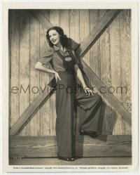 2p1923 LORETTA YOUNG 8x10 still 1941 full-length modeling a summer slack costume, Lady from Cheyenne!