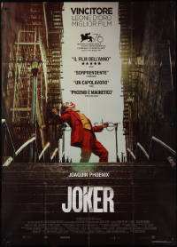 2p0353 JOKER Italian 2p 2019 great image of Joaquin Phoenix as the DC villain at top of stars!