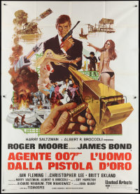 2p0433 MAN WITH THE GOLDEN GUN Italian 2p 1974 art of Roger Moore as James Bond by Robert McGinnis!