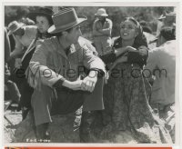 2p1857 DUEL IN THE SUN 8x10 still 1947 Gregory Peck & Jennifer Jones enjoying sun between scenes!