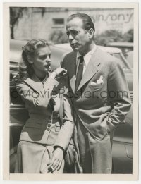 2t1889 HUMPHREY BOGART/LAUREN BACALL 6x8 news photo 1945 she blows whistle if she wants him around!