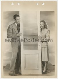 2y1843 IT'S A WONDERFUL LIFE candid 8x11 key book still 1946 James Stewart & Donna Reed holding door!