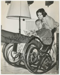 3b0924 GREAT ESCAPE candid 7.25x9.25 still 1963 Steve McQueen in rocking chair by wife Neile Adams!