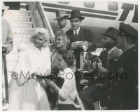 3b0943 JAYNE MANSFIELD 8x10 still 1957 w/ Joan Blondell, smiling for press as she leaves TWA plane!