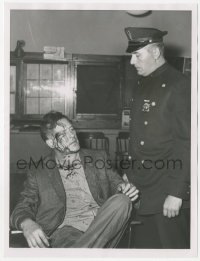 3b0967 LAWRENCE TIERNEY 7x9.25 news photo 1958 bloodied after resisting arrest & fighting police!