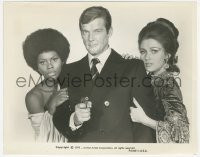 3b0975 LIVE & LET DIE 8x10 still 1973 Moore as James Bond between Jane Seymour & Gloria Hendry!