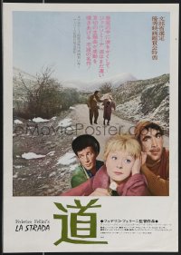 3b1264 LA STRADA Japanese 14x20 press sheet R1974 Federico Fellini, Anthony Quinn walking with Giulietta Masina!