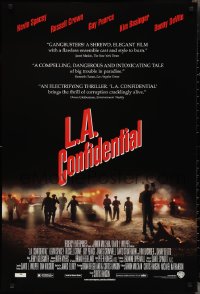 3b1707 L.A. CONFIDENTIAL 1sh 1997 Basinger, Spacey, Crowe, Pearce, police arrive in film's climax!