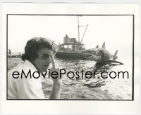 3d1176 JAWS deluxe 8x10 file photo 1975 Steven Spielberg & Bruce the shark in background by Goldman!