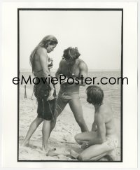 3d1172 JAWS deluxe 8x10 file photo 1975 crew member prepares girl for her scene by Louis Goldman!