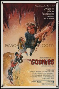 3d1350 GOONIES 1sh 1985 wonderful Drew Struzan art of top cast hanging from stalactite!