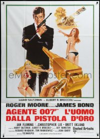 3d0401 MAN WITH THE GOLDEN GUN Italian 1p R1970s Enzo Sciotti art of Roger Moore as James Bond!