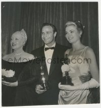 3f1629 MARLON BRANDO/GRACE KELLY deluxe 7.5x8 news 1955 w/ Bette Davis, Best Actor & Actress Oscars!