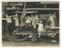 3f1639 OUR GANG 7.5x9.5 still 1928 Farina, Sunshine Sammy, Joe Cobb & cast posing on train wheels!