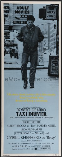 3m1124 TAXI DRIVER insert 1976 Robert De Niro walking alone, directed by Martin Scorsese!