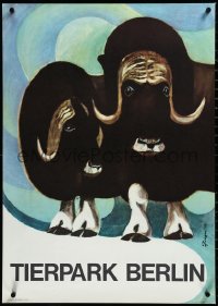 3m0124 TIERPARK BERLIN 23x32 East German special poster 1980 Reiner Zieger art of muskox!