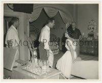 3p1905 CAT ON A HOT TIN ROOF candid 8.25x10 still 1958 Brooks directs Paul Newman & Elizabeth Taylor!